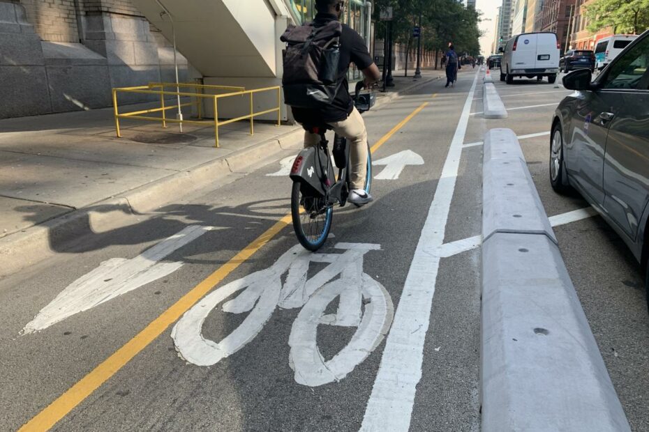 Enthusiasm For Curbs: Advocates Applaud Cdot'S Upgrades To Protected Lanes,  Suggest More Improvements - Streetsblog Chicago