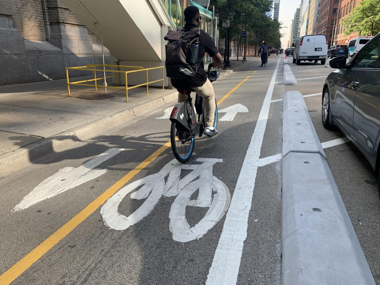 Enthusiasm For Curbs: Advocates Applaud Cdot'S Upgrades To Protected Lanes,  Suggest More Improvements - Streetsblog Chicago