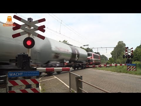 DUTCH RAILROAD CROSSING - Bornerbroeksestraat - Borne